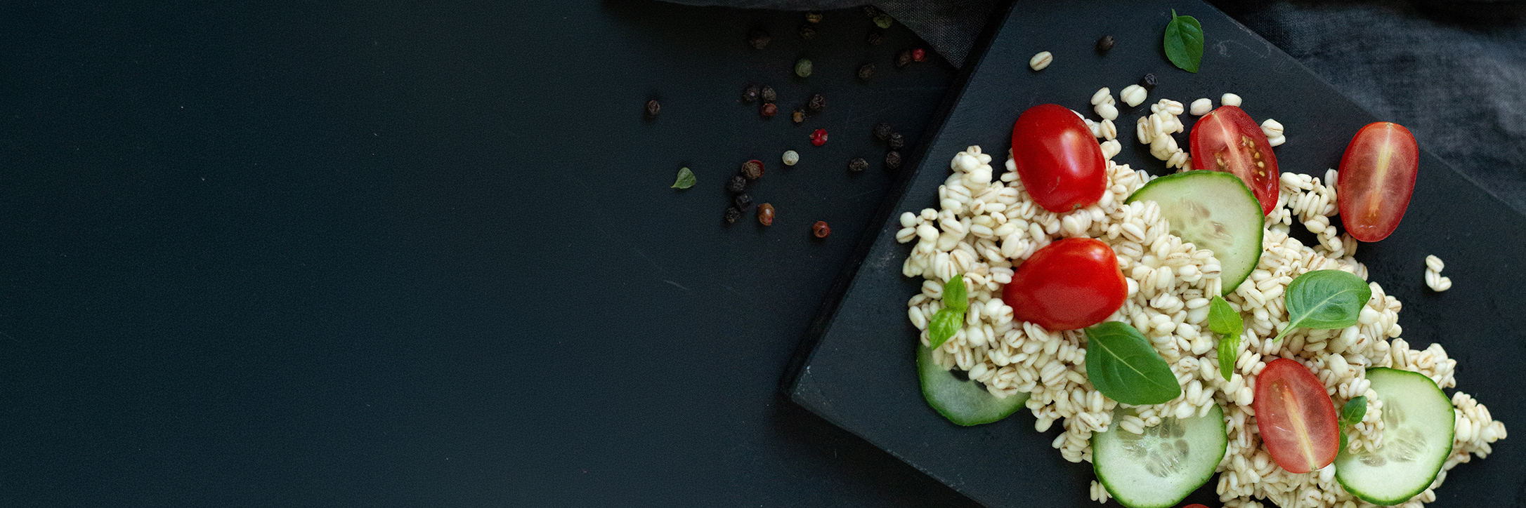 Gerste mit Gurke und Tomaten